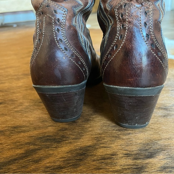 Boots - Picture 6 of 11